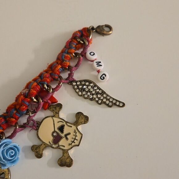 Girls princess Vera Wang charm bracelet - Picture 2 of 5